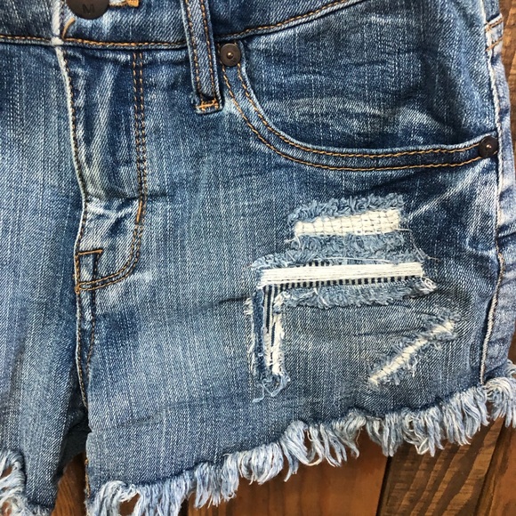 Mossimo size 2 high rise stretch jean shorts - Picture 6 of 10
